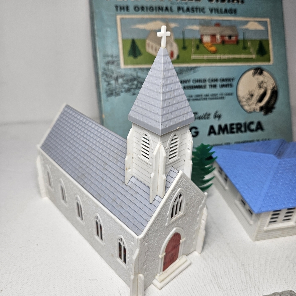 Plasticville USA Young America CH-9 Community Church Set with Ranch House - Picture 2 of 15